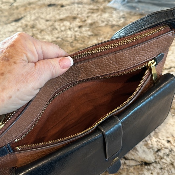 LIKE NEW FOSSIL Crossbody - Picture 4 of 7
